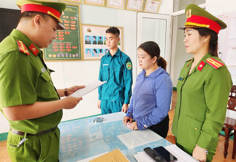 Công an đọc lệnh bắt tạm giam đối với Nguyễn Thị Diễm My