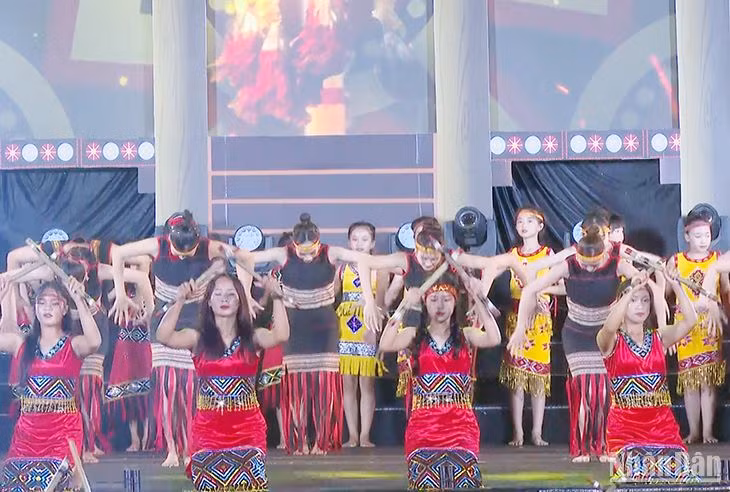 Chương trình nghệ thuật khai mạc Ngày hội Văn hóa, Thể thao và Du lịch các huyện miền núi Quảng Nam lần thứ 20.