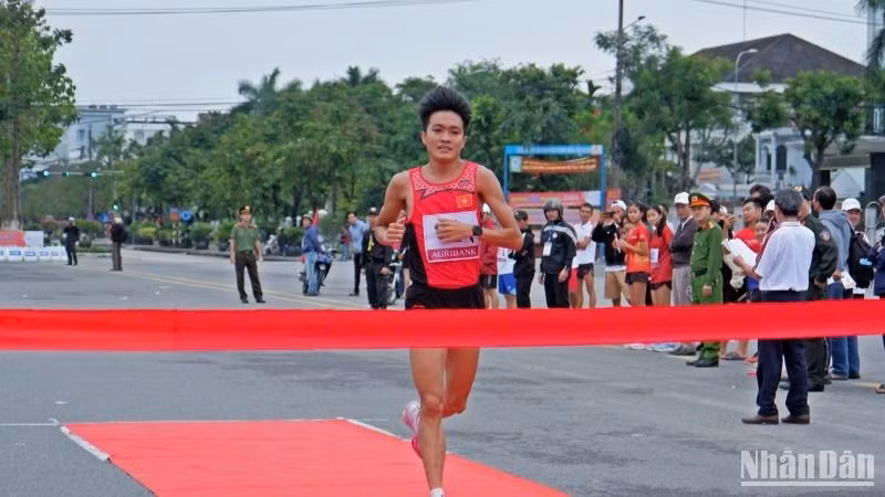 Các vận động viên trên đường về đích.