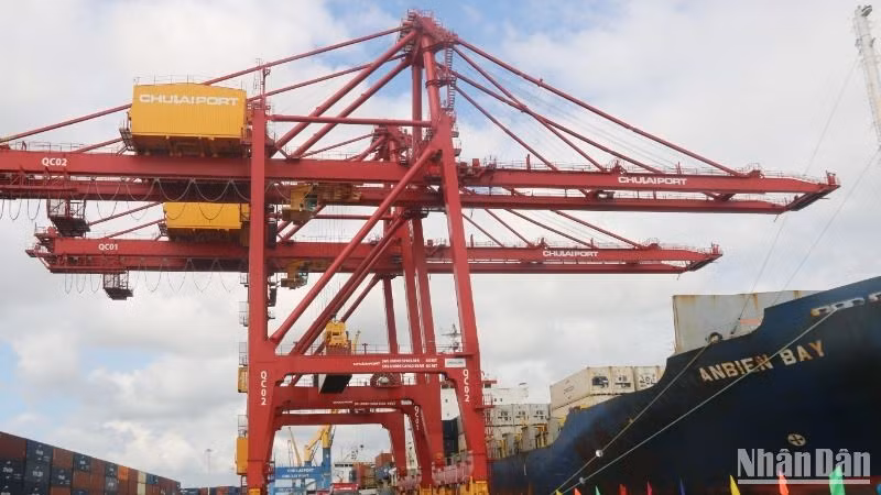 THACO xuất khẩu các lô hàng đầu năm Ất Tỵ-2025 sang nước ngoài.