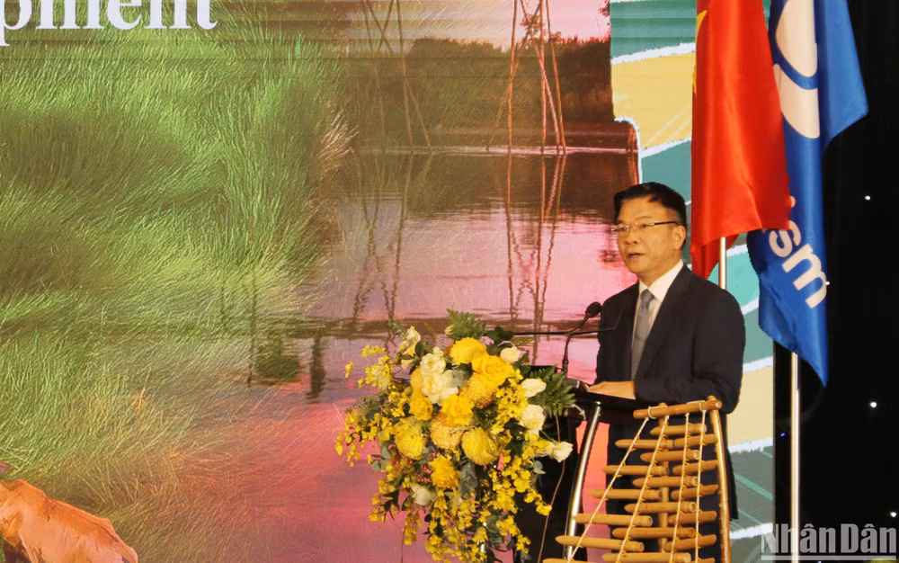 Phó Thủ tướng Lê Thành Long phát biểu tại Hội nghị quốc tế về Du lịch nông thôn.