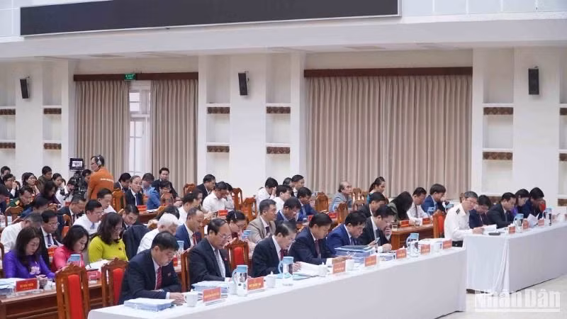 Các đại biểu tham dự kỳ họp thứ 28, Hội đồng nhân dân tỉnh Quảng Nam khóa 10.