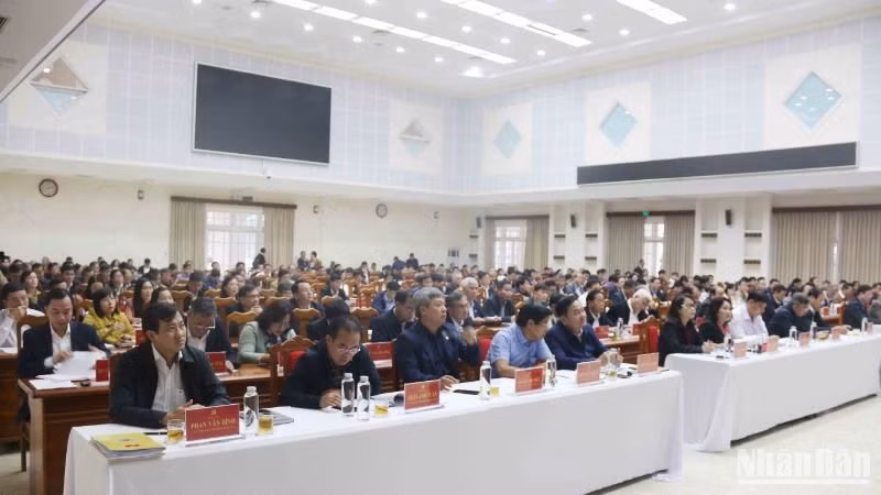 Các đồng chí đại biểu dự hội nghị tổng kết thực hiện Nghị quyết 18-NQ/TW ngày 25/10/2017 của Ban Chấp hành Trung ương Đảng khóa XII.