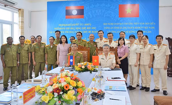 Ký kết Biên bản ghi nhớ hợp tác thường niên năm 2023 giữa Công an tỉnh Quảng Nam và Công an tỉnh Sê Kông. 