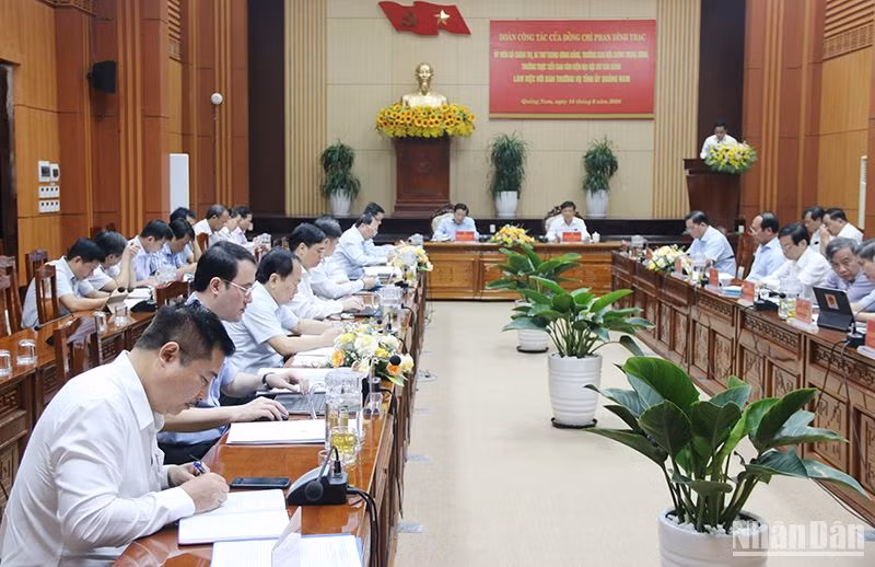 Quang cảnh hội khoa học “Công tác tham mưu trên lĩnh vực tổ chức xây dựng Đảng qua 40 năm thực hiện công cuộc đổi mới đất nước - Thực trạng và giải pháp”.