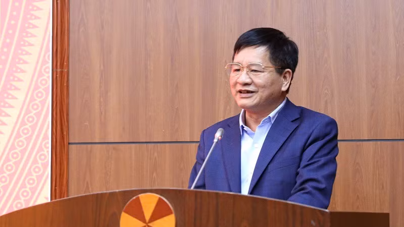 Đồng chí Lê Thành Đô, Chủ tịch Ủy ban nhân dân tỉnh Điện Biên thông tin về kết quả thực hiện các chương trình giảm nghèo trên địa bàn tỉnh Điện Biên trong năm 2024.