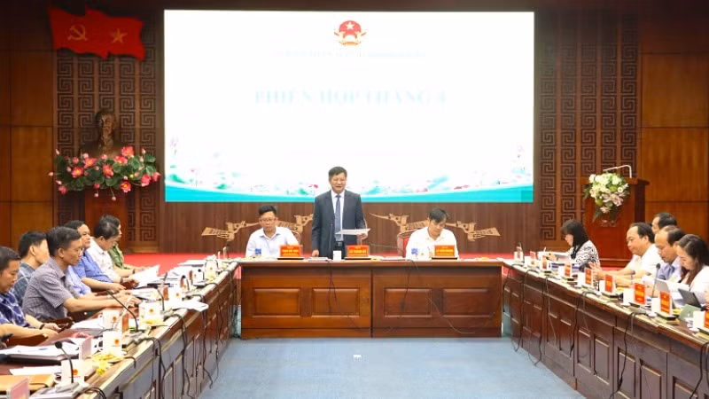 Đồng chí Lê Thành Đô, Chủ tịch Ủy ban nhân dân tỉnh chủ trì phiên họp lấy ý kiến tham gia Đề án sắp xếp, tổ chức lại đơn vị hành chính cấp xã. 