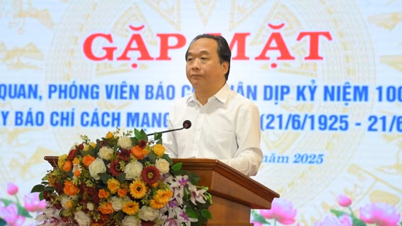 Đồng chí Nguyễn Minh Phú, Giám đốc Sở Văn hóa, Thể thao và Du lịch Điện Biên cảm ơn phóng viên các cơ quan báo chí luôn đồng hành với các hoạt động của tỉnh Điện Biên trong thời gian qua.