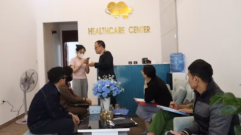 Đoàn kiểm tra tiến hành kiểm tra tại cơ sở Jiwon Korea Center.