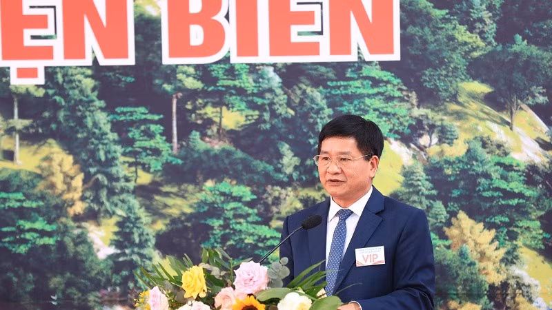 Đồng chí Lê Thành Đô, Chủ tịch Ủy ban nhân dân tỉnh Điện Biên phát biểu tại Lễ khánh thành và gắn biển công trình Cột cờ A Pa Chải.