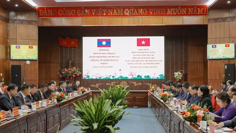 Thượng tướng Suvon Luongbunmi, Phó Chủ tịch Quốc hội nước Cộng hòa Dân chủ Nhân dân Lào cùng đoàn công tác của Quốc hội Lào làm việc tại tỉnh Điện Biên.