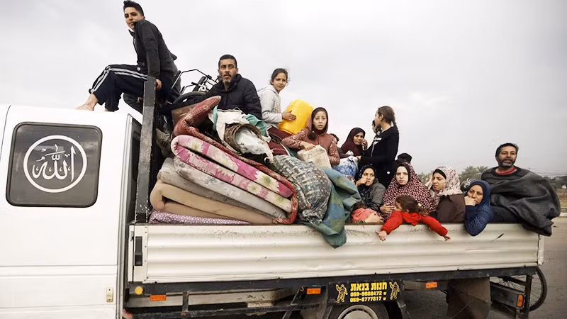 Người Palestine chạy trốn khỏi Khan Younis.