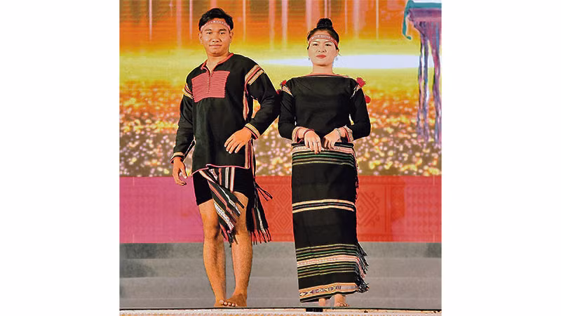 Trang phục truyền thống của người Ê Đê.