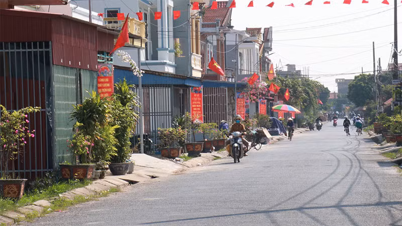 Một tuyến phố tại xã Giao Phong, huyện Giao Thủy - xã được Trung ương chọn thí điểm xây dựng mô hình xã nông thôn mới thông minh.