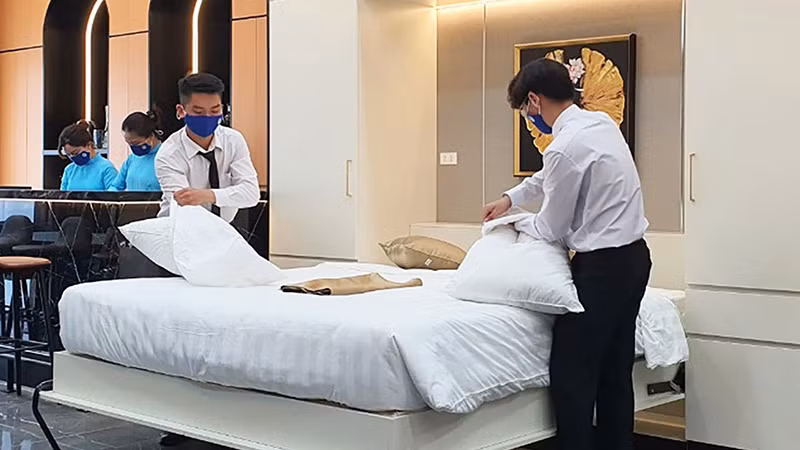 Sinh viên ngành du lịch thực tập tại cơ sở kinh doanh dịch vụ lưu trú. (Ảnh Trường đại học Mở Hà Nội) 