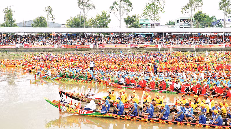 Sóc Trăng xác lập kỷ lục là địa phương tổ chức cuộc đua có số lượng ghe Ngo và vận động viên tham gia nhiều nhất Việt Nam. 