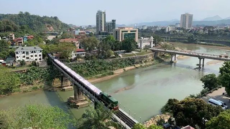 Tuyến đường sắt liên vận qua cửa khẩu Lào Cai-Hà Khẩu. 