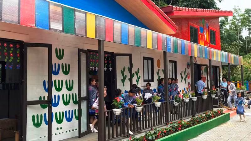 Với sự quan tâm đầu tư của tỉnh, huyện, những ngôi trường mới không ngừng được xây dựng trên địa bàn huyện Mường Khương. (Ảnh QUỐC HỒNG) 