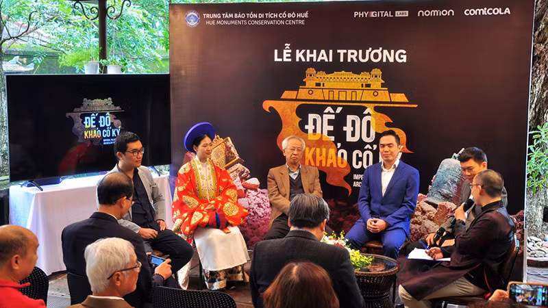 Lễ khai trương dự án Đế đô khảo cổ ký tại Trung tâm bảo tồn di tích Cố đô Huế.