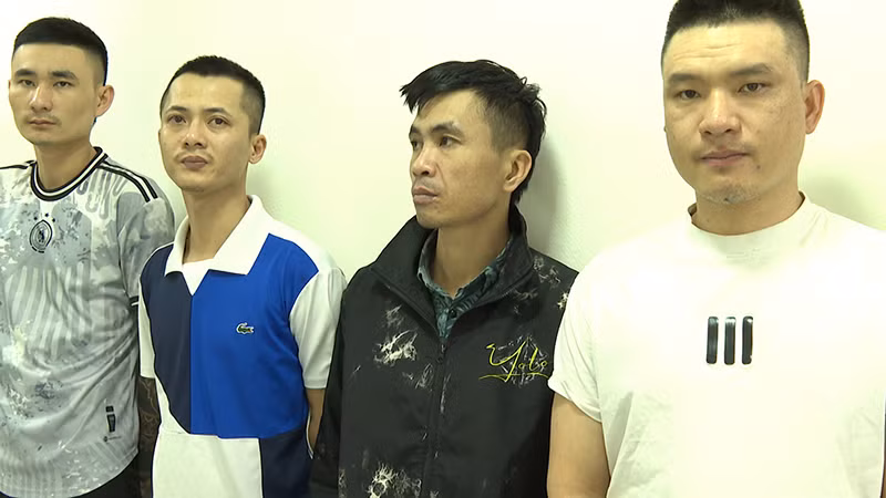 Bốn đối tượng mua, bán ma túy bị bắt giữ.