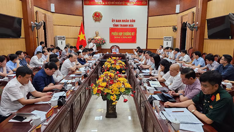Quang cảnh phiên họp Ủy ban nhân tỉnh Thanh Hóa thường kỳ tháng 4.