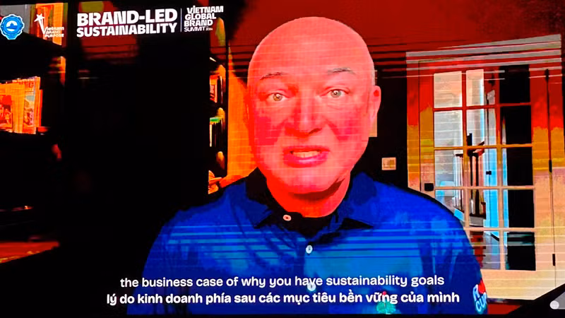 Ông Alan Jope, cựu Tổng Giám đốc điều hành tập đoàn Unilever chia sẻ ý kiến trực tuyến từ Mỹ.