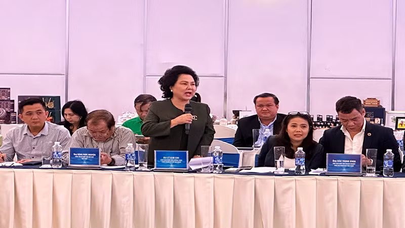 Đại diện một hội ngành hàng phát biểu tại Hội nghị.