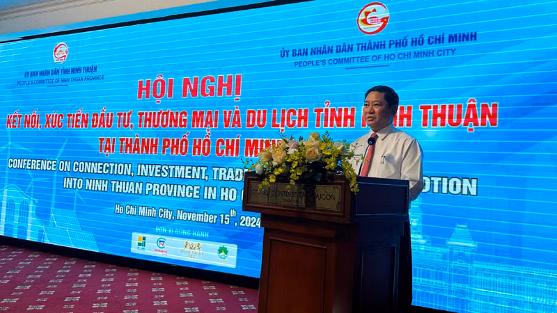 Chủ tịch Ủy ban nhân dân tỉnh Ninh Thuận Trần Quốc Nam phát biểu tại hội nghị.