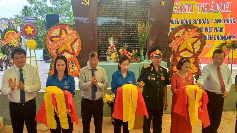 Khánh thành công trình “Đài Vinh danh chiến công-tưởng niệm Anh hùng liệt sĩ" sáng 13/11.