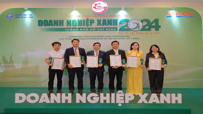 Tổng Công ty Thương mại Sài Gòn-TNHH Một thành viên và các đơn vị thành viên nhận danh hiệu “Doanh nghiệp xanh Thành phố Hồ Chí Minh” năm 2024