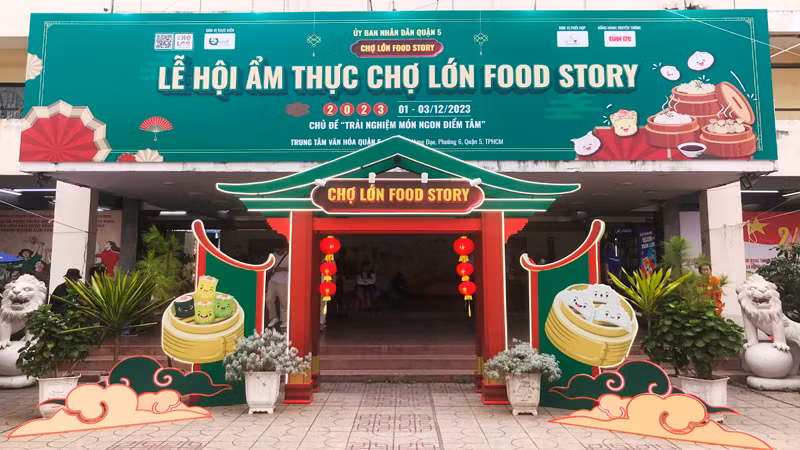Cổng chào giới thiệu Lễ hội hội ẩm thực Chợ Lớn Food Story lần thứ nhất năm 2023 