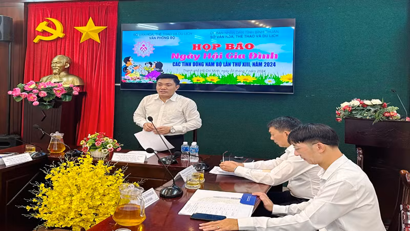 Ông Nguyễn Hữu Ngọc, Phó Chánh văn phòng Bộ Văn hóa, Thể thao và Du lịch giới thiệu những nội dung chính của Ngày hội.