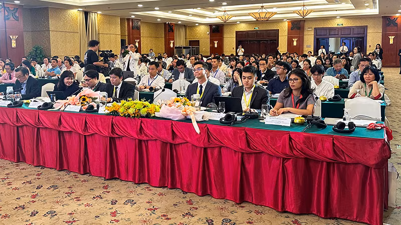 Quang cảnh diễn đàn.
