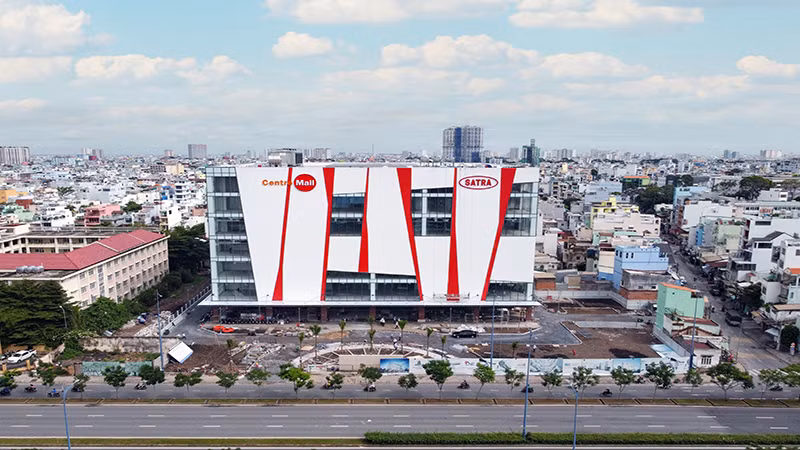 SATRA đang hoàn thiện những khâu cuối cùng để đưa Trung tâm thương mại SATRA Võ Văn Kiệt (1466 Võ Văn Kiệt, phường 3, quận 6) sớm đi vào hoạt động. Ảnh: SATRA