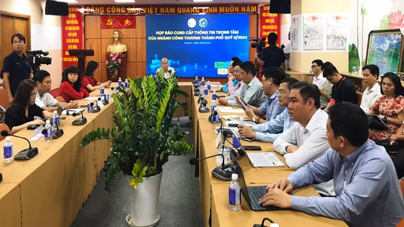 Quang cảnh buổi họp báo.