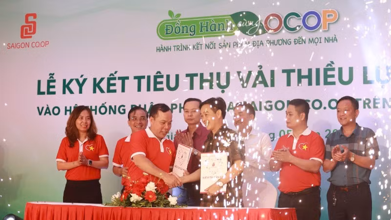 Lễ ký kết tiêu thụ vải thiều Lục Ngạn (Bắc Giang).