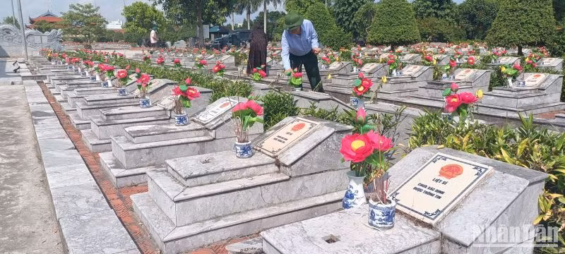 Có 516 ngôi mộ chưa có thông tin và 40 mộ liệt sĩ người tỉnh ngoài.