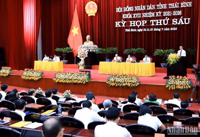 Quang cảnh phiên họp.