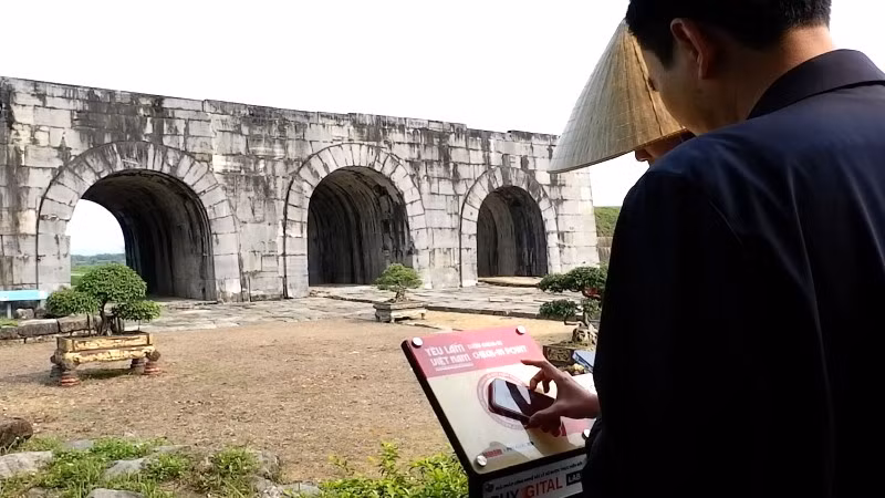 Điểm check-in Yêu lắm Việt Nam tại Thành Nhà Hồ.