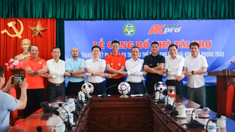 Công bố mẫu bóng thi đấu tại các giải bóng đá phong trào do Liên đoàn Bóng đá Thanh Hóa tổ chức.
