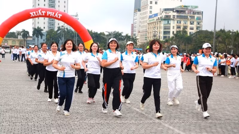 Các cơ quan, đơn vị tham gia chạy tập thể.