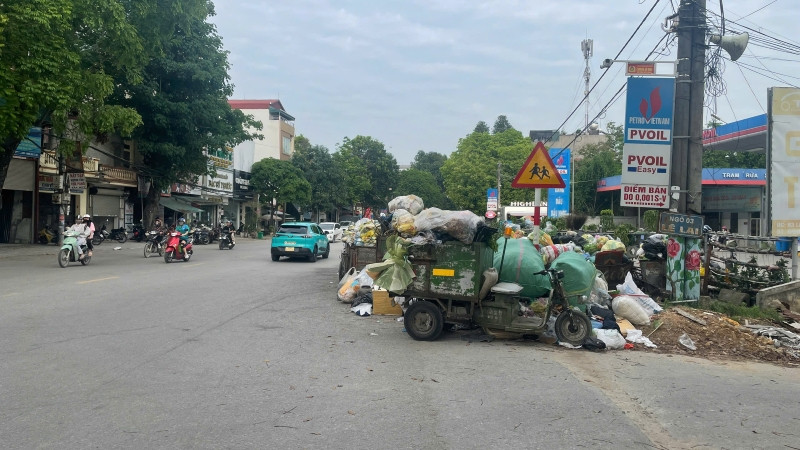 Rác thải ùn ứ tại thành phố Thanh Hóa.