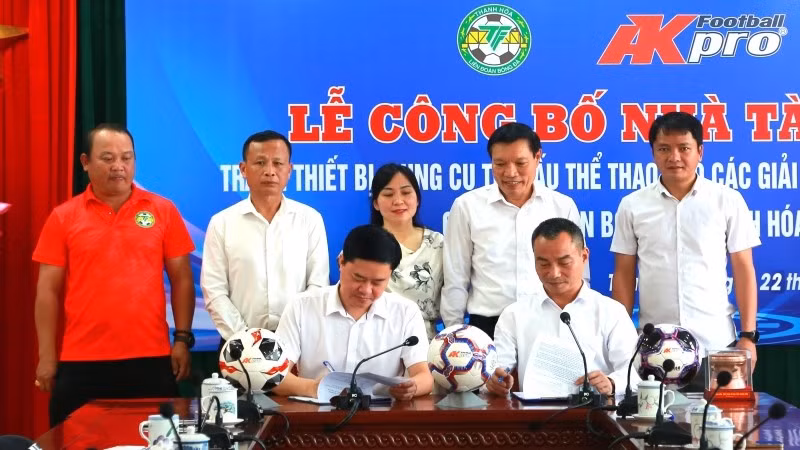 Liên đoàn Bóng đá Thanh Hóa và Công ty trách nhiệm hữu hạn ANC Việt Nam ký kết hợp tác.