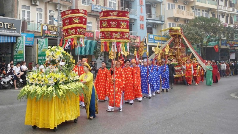 Nghi thức rước kiệu truyền thống.