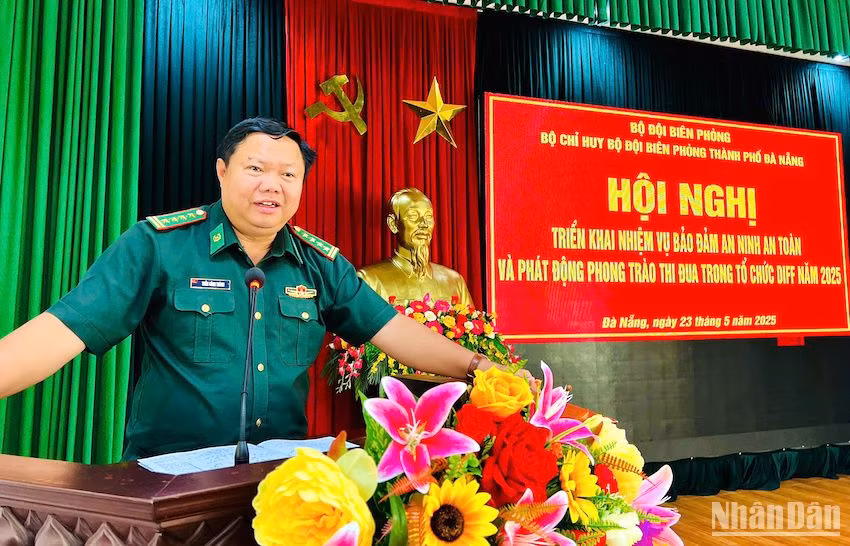 Đại tá Trần Công Thành phát biểu chỉ đạo tại hội nghị. (Ảnh: ĐÌNH TĂNG)