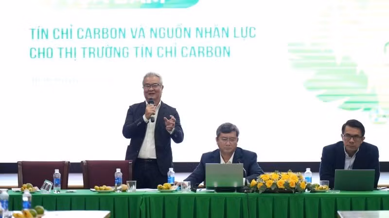 Tiến sĩ Lê Hoàng Thế, Giám đốc Công ty Hệ sinh thái The Vos phát biểu tại tọa đàm.