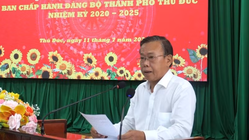 Bí thư Thành ủy Thủ Đức Nguyễn Hữu Hiệp phát biểu khai mạc Hội nghị. (Ảnh M.H)