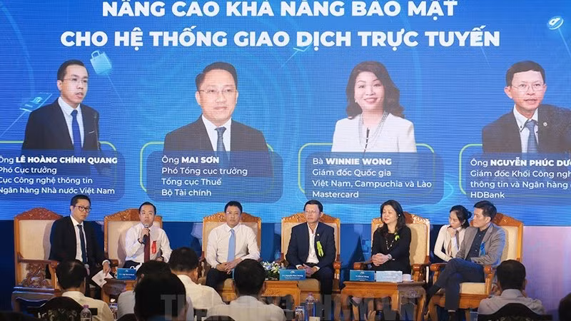 Các đại biểu trao đổi thông tin tại Hội thảo. (Ảnh MINH HIỆP)