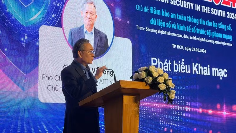 Ông Ngô Vi Đồng, Phó Chủ tịch Hiệp hội An toàn Thông tin Việt Nam (VNISA), Chủ tịch Chi hội VNISA phía nam phát biểu tại hội thảo. Ông Ngô Vi Đồng, Phó Chủ tịch Hiệp hội An toàn Thông tin Việt Nam (VNISA), Chủ tịch Chi hội VNISA phía nam phát biểu tại hội thảo.
