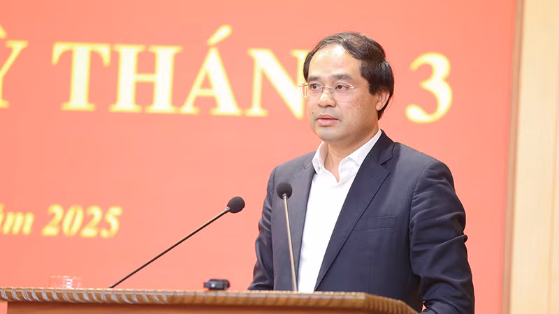 Bí thư Tỉnh ủy, Chủ tịch Ủy ban nhân dân tỉnh Lào Cai Trịnh Xuân Trường phát biểu kết luận phiên họp.